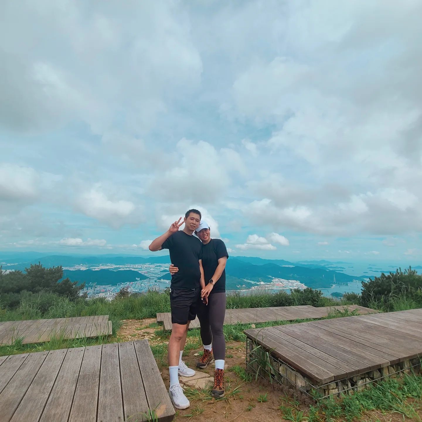 마산살면서 초딩때이후로 첨 #무학산  정상까지가본듯ㅎㅎ

(맨날 백숙이나 먹으러갔지🤣🤣🤣)

청량산은 좀 쉬워져서 무학산도전💚

물을 넉넉하게안들고와서 좀힘들었지만
하산하고 먹은 오리고기는 개꿀맛이었당 🥰😋