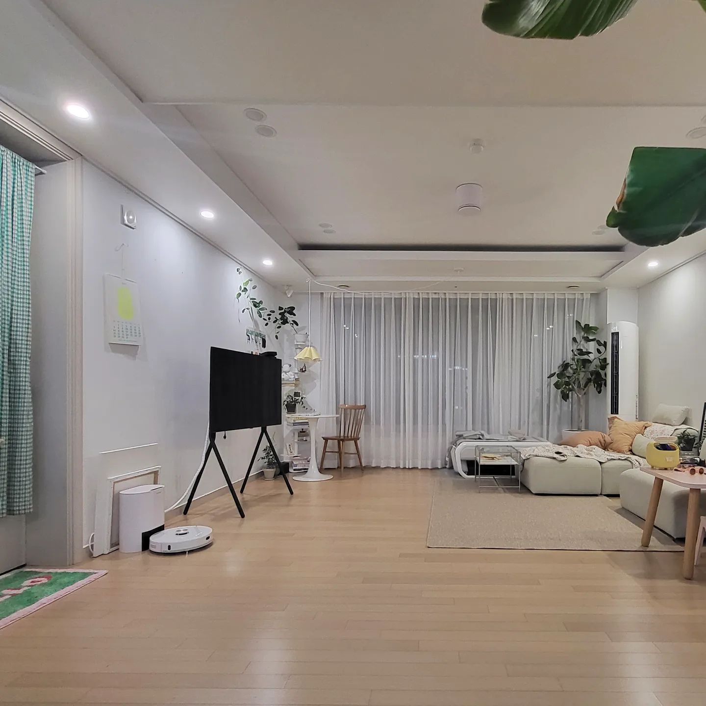 에어컨 빵빵하게 틀고선
춥다며 담요 덮었는데도 아직 몸이 시려운🥶
따끈한 꼬지어묵이 생각나는 이 밤...
행복하네요😂
.
앗,,
붕어빵도 생각이 난다💭