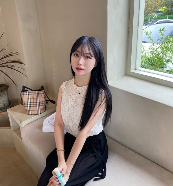 𝑬𝒔𝒕𝒉𝒆𝒓 𝑷𝒂𝒓𝒌 on Instagram: "키네프에서 출시된 #더마포어리파인컨트롤스틱 으로 요즘 홈케어는 물론, 외출 후에도 간편하게 휴대하고 다니며 슥슥 발라주고 있어요 💚 모공