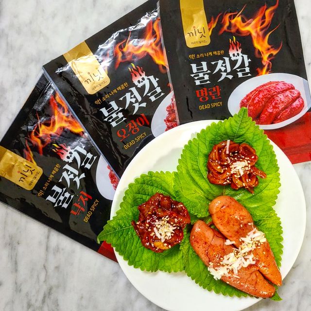 지니얌얌 on Instagram: "#광고 🔥이젠 젓갈도 불젓갈🦑 제품리뷰 [#끼닛 불젓갈 3종] 📍끼닛 불젓갈 (오징어, 낙지, 명란) / 3봉지 / 14,700원 (네이버 스마트스토어 기준) 이제는 매운맛이 대세다