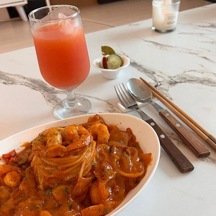 #미요요_요리 #친구의베스트샷📸

제가 만든 로제파스타랍니당 🍝
엄마가 정말 좋아하시는데요!
친구들도 맛있게 먹는 모습에 넘 행복했어요 ო̤̫

저는 항상 요리하면서 상대가 정말 맛있게 먹을 수 있도록 마음과 정성을 다해 만드는데요!
성의없게 만들면 분명하게 맛에서 티가 나더라구요 ☺

저는 정성 담아서 요리하는 게 즐거워용 👩🏻‍🍳

＊┈┈┈┈＊┈┈┈┈＊┈┈┈┈

#요리스타그램 #pasta #파스타 #로제
#홈쿡 #homecooking #yummy #food 
#먹스타그램 #맛스타그램 #먹팔맞팔 #먹스타맞팔 #먹팔환영 #먹팔해요 #소통해요 #요리 #먹부림 #선팔하면맞팔 #맞팔좋아요 #소통 #일상