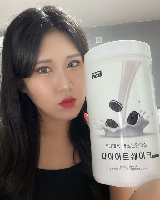 🦋 on Instagram: "[프로틴스토리-식사대용 맛있는 단백질 다이어트 쉐이크] 1년 360일 다이어트 하는 나~ 무작정 굶는거보다 득근이 중요한걸 깨달아 버렷디요 옹동이 죠지고 집 돌아와서 쉐이
