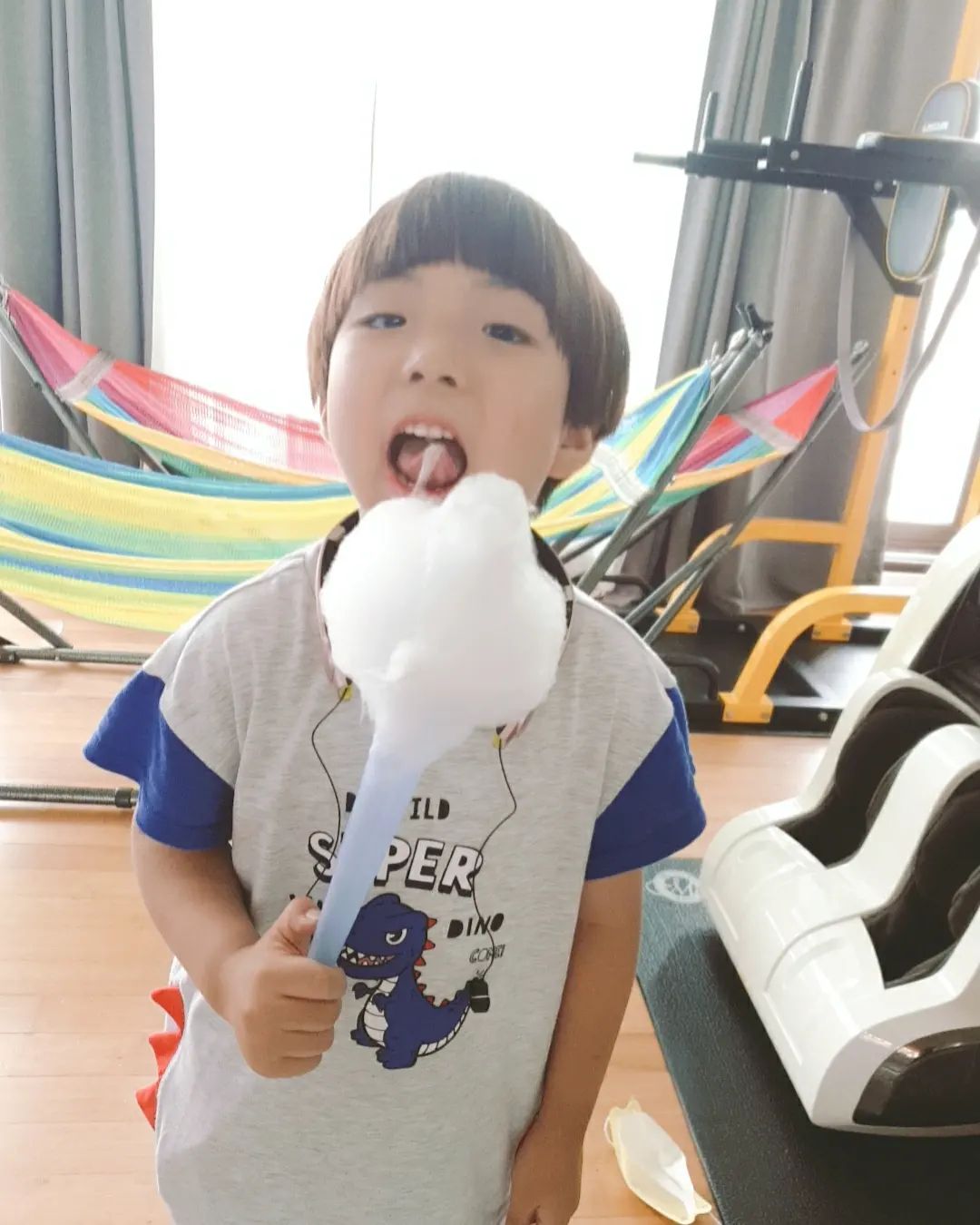 .
#솜사탕 만들기
열띠미 돌려가며 만든솜사탕
역시 1개먹고 안먹는 너란남자
단거안좋아하고 짠거만좋아하는 도윤몬🤗
솜사탕 1개 다먹은거..첨인듯...? 🤣
열씸히 놀자 
얼마안남았다 초딩 
.
.
.
.
.
#친척 누나네
#둘찌 는 맛도안봄 😅
#수원
#봉담