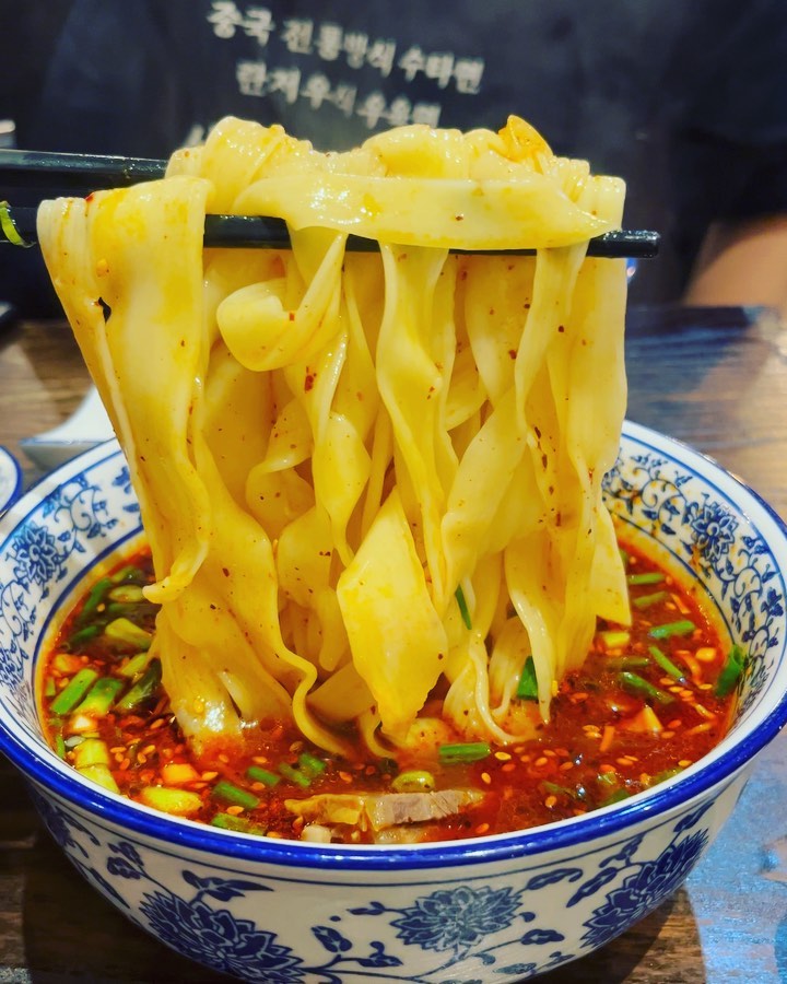 오늘의 먹킷리스트 on Instagram: “국물킬러가 인정한 맛집 #샤오바오우육면 여러분 🐷-하👐 오늘 점심에 맛집하나 소개해드렸지만 이곳은 당장!!!!롸잇나우!!! 생생한 후기를 전달드리고싶