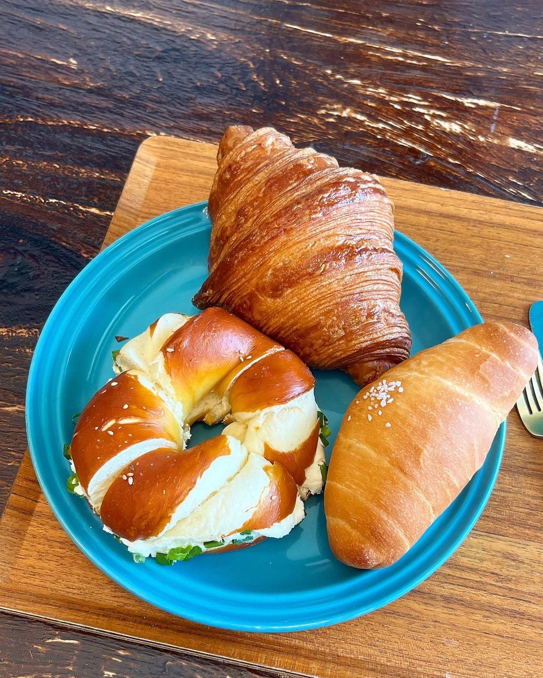 오늘의 먹킷리스트 on Instagram: “#춘천 여행 내내 아침에 들린 #자유빵집 여러분 🐷-하! 최근에 제가 춘천여행을 2박3일간 다녀왔는데요 당분간 춘천에서 먹었던 맛집들을 소개해드리려고