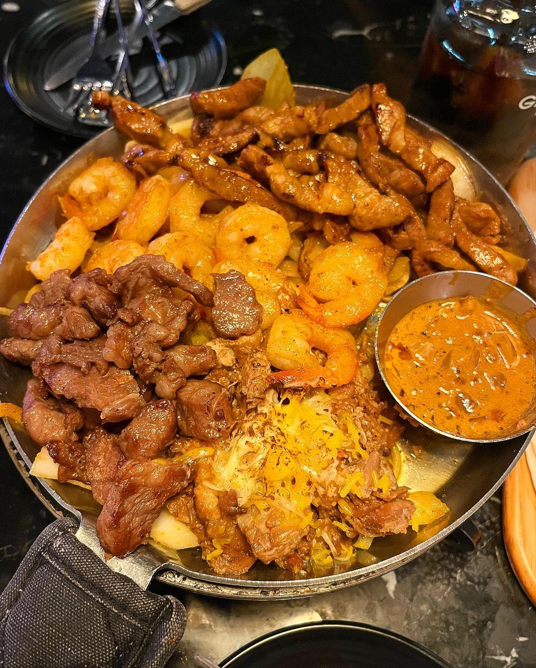 오늘의 먹킷리스트 on Instagram: “푸짐한 타코한상 #감성타코 여러분 🐷-하! 다시 돌아온 타코 리뷰입니다 왜냐면 제가 타코 찐러버이거든요 헤헤❤️맛집 한번만 가라는법은 없으니 저는