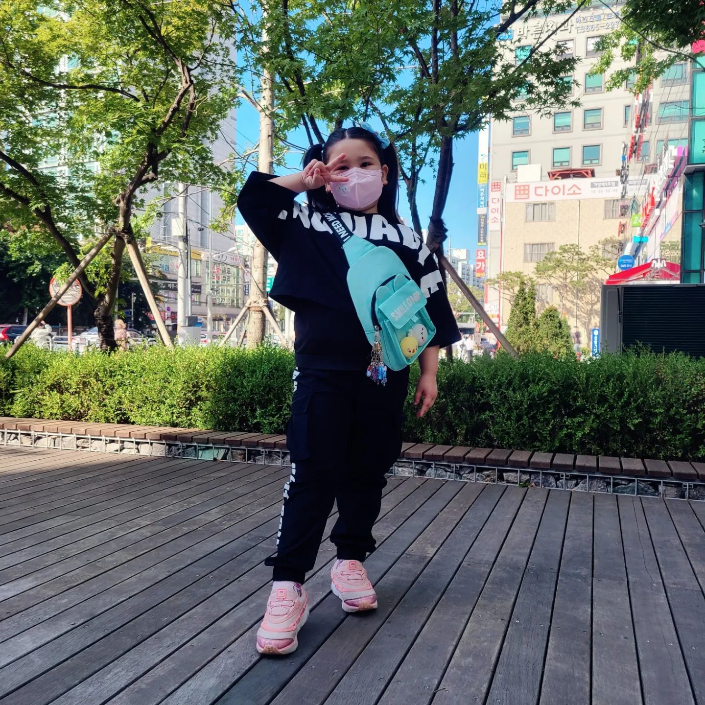 최애 #더데이걸 #힙합스타일 💕 thedaygirls_official
너무 멋지고 편해서 매일 입고 싶다고 하는 딸💕 ㅋㅋ
#더데이걸 #이달의더걸 #초등 #초등스타일 #초등스타그램 #패션 #키즈패션 #키즈 #키즈모델 #키즈스타그램