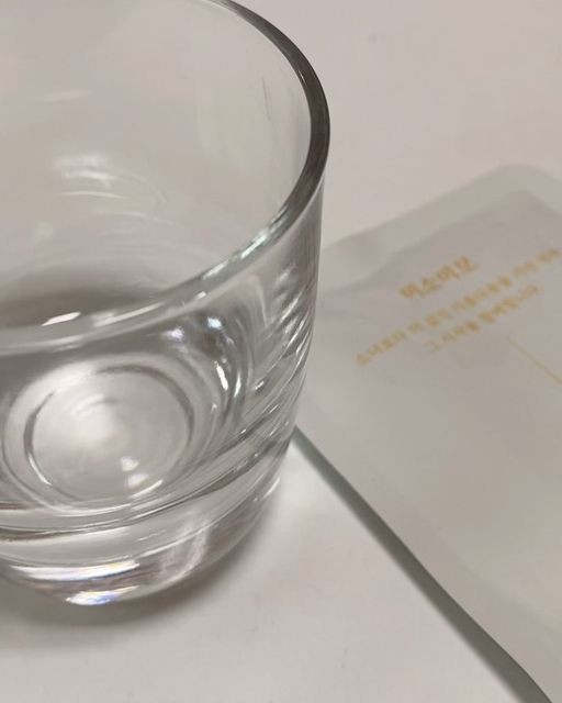 @m.h.y.e.e on Instagram: "하루두잔 체력회복 건강회복💪🏼"