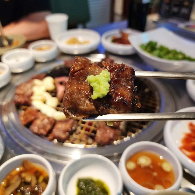 😋맛자랑 Mat_Jarang on Instagram: "오늘의 맛자랑은 어제 예고한대로 수원왕갈비🤟 맛집으로 유명한 청기와타운 #협찬 으로 다녀왔지만 진심 줄서는 식당 애청자로 여길 협찬으로 다녀와도 되