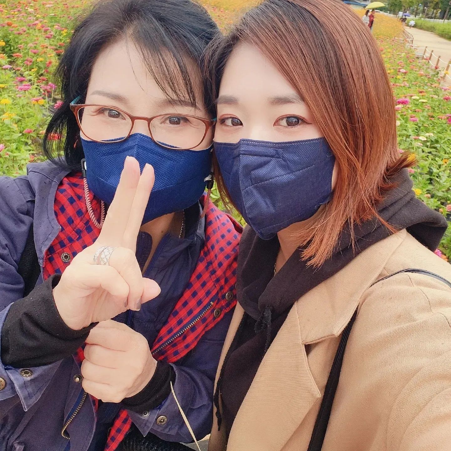 엄마랑 단둘이 바람쐬러 당일 여행~~
양주 나리공원 나들이..❤
가는날이 장날이라고 어딜 가기만 하면 비가 이렇게 오니..
너무 춥고 힘들었지만 그래도 사진은 좀 찍었네 ㅋㅋ
#양주#나리공원#양주시립회암사지박물관박물관#여행#나들이#비너무싫어