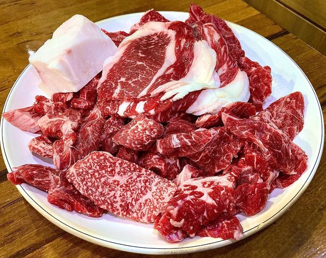 오바메양 on Instagram: "#소고기맛집 #칠곡한우장터 안녕하세요!! 인스타 잠시 댓글 정지됐을 동안, 맛있는 걸 더 많이 먹었는데요 ㅎㅎ 바로바로 #소고기 입니다!! 🥩 입에 기름칠 좀 하고 왔