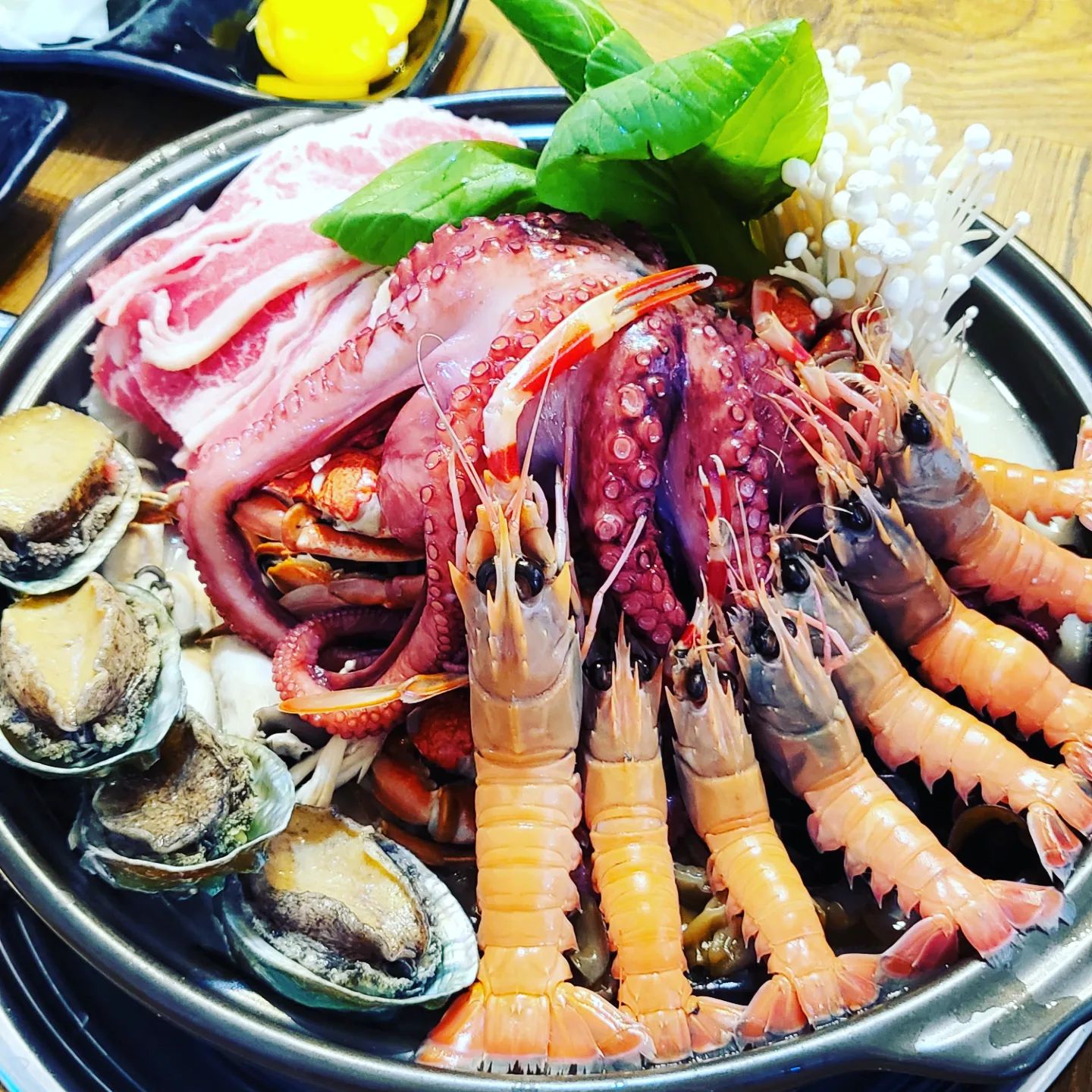 제주 애월 장인의 집 본점~
수제 만두 만두 찐 맛집으로 인정~👍👍👍

#제주장인의집
#제주장인의집본점
#제주맛집 #제주애월맛집 #장인의집. #장인의집_4색만두전골
