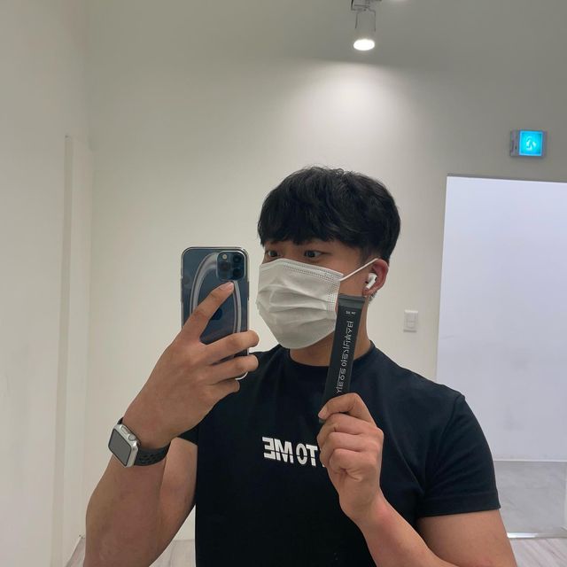 김성민(22)🥦 on Instagram: "2022.10.09 #협찬 #광고 어제 못 올려서 지금 올립니다! 좋은 기회로 아르기닌을 받아서 먹고 하체 진행해 봤는데 확실히 운동 펌핑이랑 자극이 좀 더 잘
