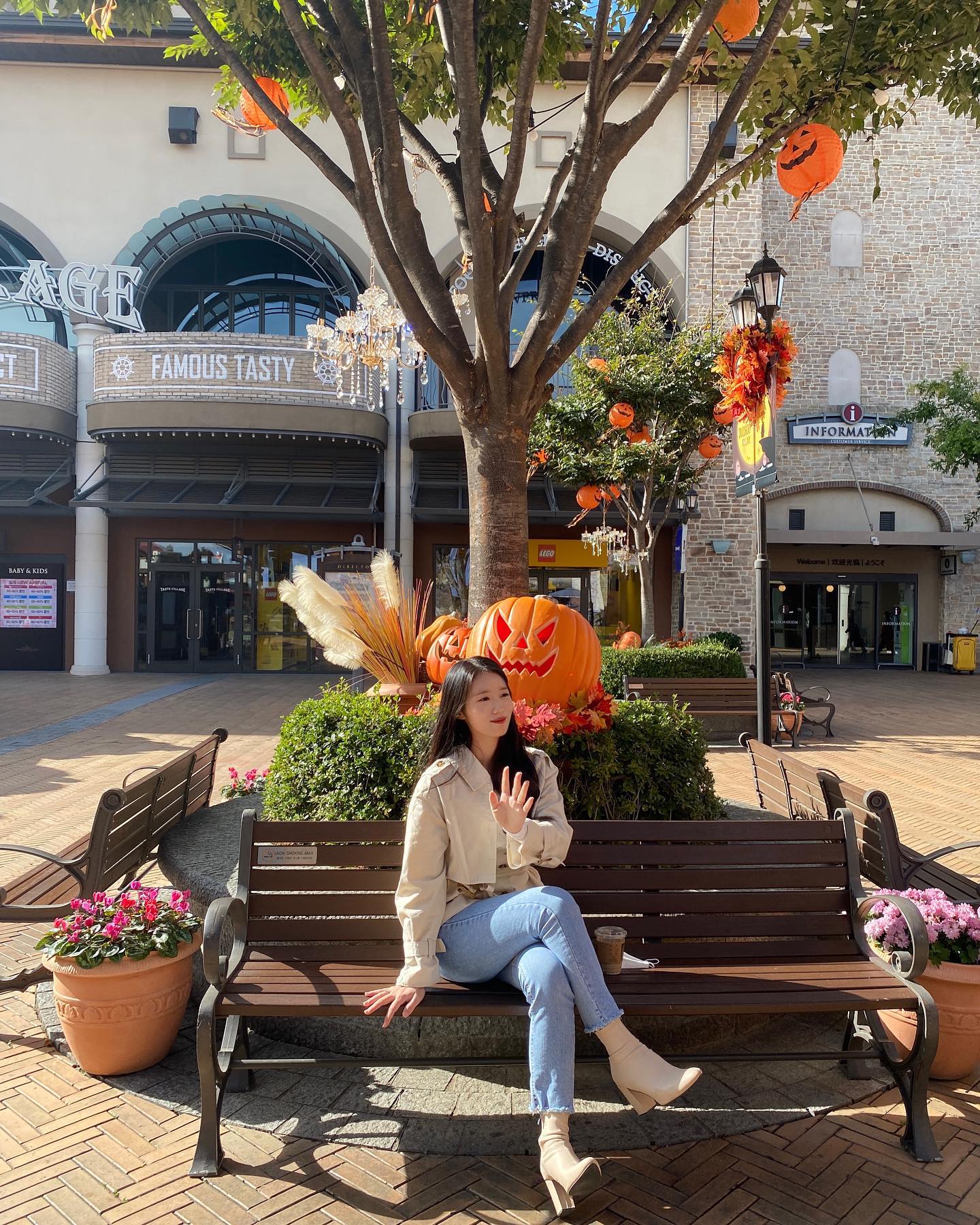 #광고 #협찬 premiumoutlets.korea 
⠀
부산 프리미엄 아울렛은 지금 미리 할로윈🎃
포토존 많아서 행복했던🤍
할로윈 파티 즐기러 부산 프리미엄 아울렛으로 떠나요🫶🏻

✔️ 부산광역시 기장군 장안읍 정관로 1133
⠀
⠀

#광고 #협찬 #부산프리미엄아울렛 #더쿠 #미리할로윈축제 #부산여행 #HALLOWEEN #할로윈 #고스트더쿠빌리지 #여행스타그램 #부산데이트 #부산데이트코스 #DUCKOO #가족나들이 #부산가볼만한곳 #가을축제 #여행 #신세계사이먼프리미엄아울렛