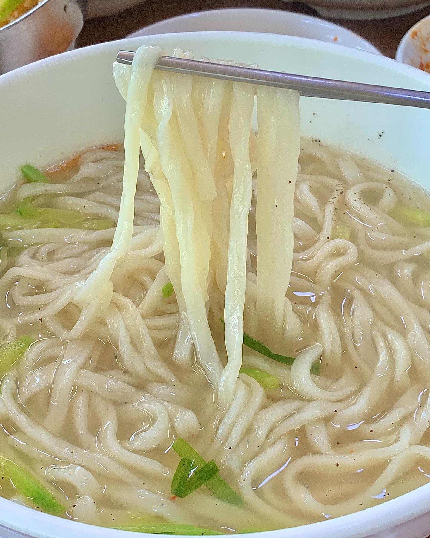 똑똑, 뜨끈한 바지락 칼국수 어때요?
