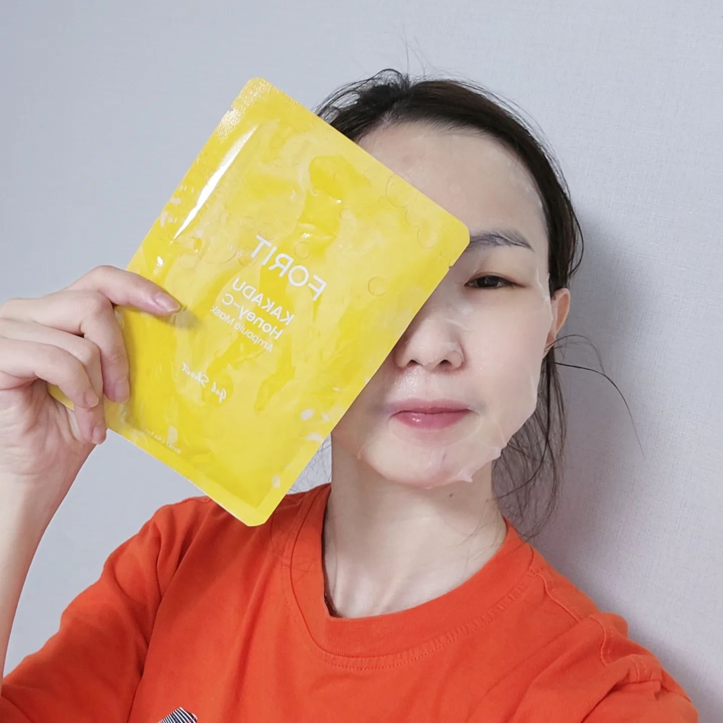 #협찬 #포잇
자기전 #1일1팩 책임져주고 있는 포잇 !!
카카두 플럼 열매 + 꿀/로얄젤리 추출물 성분이 들어있어 특히 잡티, 기미, 칙칙한 피부 톤 개선에 좋은 마스크팩이에요 ~
날씨가 추워져 요즘들어 더욱 칙칙해지고 푸석해진 내 피부에 영양 주는 중 ㅋㅋ
시트두 100%친환경 생분해시트라 더 맘에 들어요 😁

#포잇마스크팩 #카카두허니씨마스크팩 #마스크팩추천 #미백마스크팩 #비타민스크팩 #꿀광피부 #미백 #홈케어