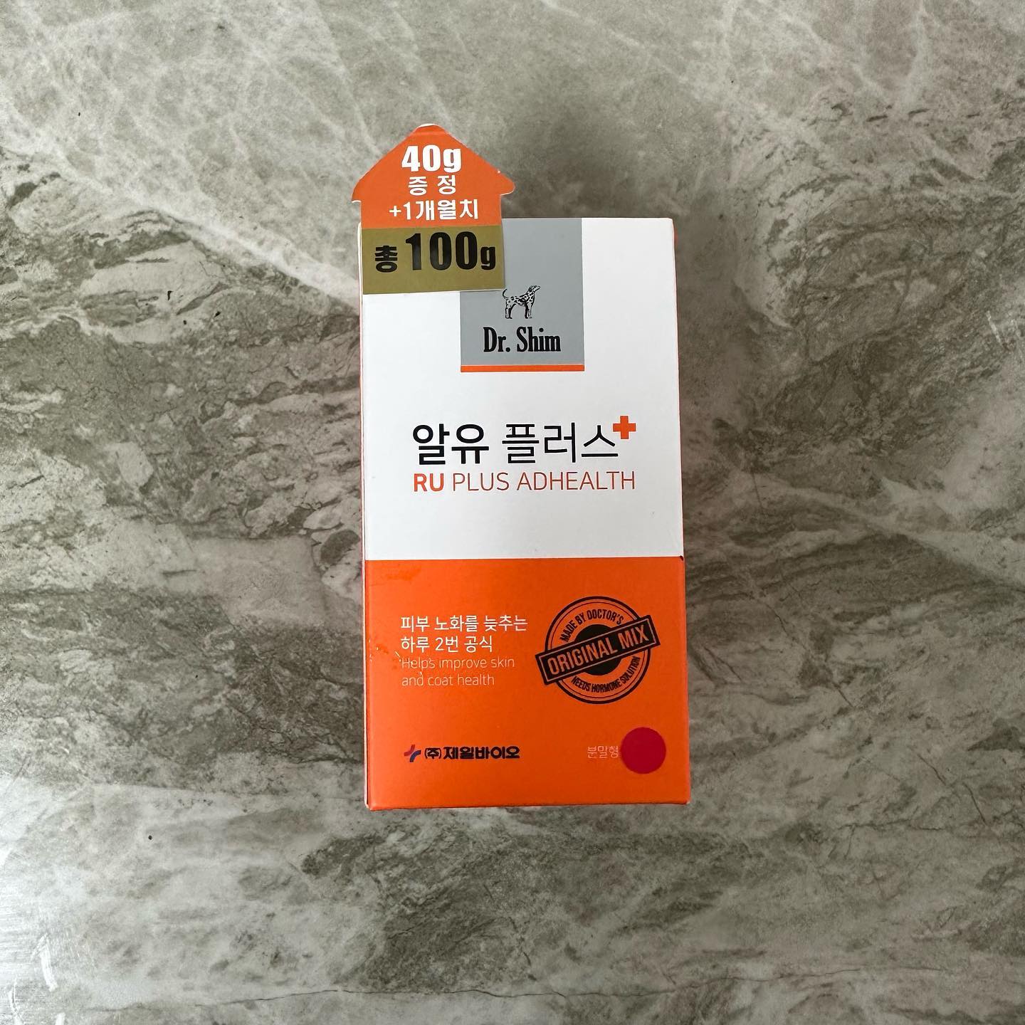 ‼️업체로부터 제공받은 제품입니다‼️

피부 피모 눈물 고민인 칭구들 집중 🤓
오늘은 피부 영양제를 데려와쪼 🐶

눈물과 모질은 모든 견주들의 고민이잖아 ?

그 두마리 토끼를 한번에 잡을 수 있는
👉🏻알유플러스👈🏻

비듬, 눈물, 눈꼽에서 냄쉬 많이 나는거 알지 😬
이 세가지 제거에 도움을 준대 !!👍🏻
피부 피모 개선은 말 한 것두 없쥐 ✌🏻

심지어 동물 병원 전용제품이라니 ,,,
믿고 쓸만 하지 않을까 ..🤍

동봉된 스푼으로 하루 한스푼 !
따로 개량하지 않아도 되니 넘 좋은걸 ~😖

궁금한 칭구들은 얼른 병원가서 찾아보쟈 🐶

#쿠싱증후군 #탈모개선 #강아지눈물자국 #강아지눈물영양제 #강아지피부영양제 #강아지영양제 #강아지영양제추천 #동물병원영양제 #강아지털영양제 #식욕부진 #활동량 #알로페시아증후군 #노령견활력증진 #식욕부진개선 #눈물자국제거 #알유플러스