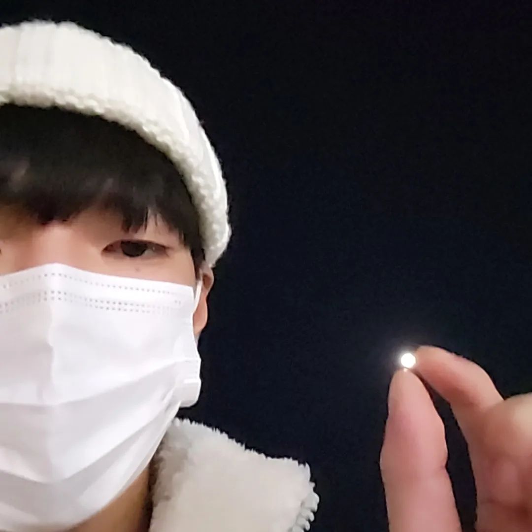 흑색하늘에 달조각 🌕
#일상 #데일리 #daily #데일리스타그램  #인스타일상 #소통 #좋아요 #맞팔 #선팔후맞팔 #선팔하면맞팔 #소통스타그램  #일상기록
#팔로우셀#좋아요꾹 #셀스타그램 #좋반테러  #instagood #likefoefollow #lfl #fff
#f4f #TBT #follow4follow #like
#likeforlikes #like4like #ulzzang
#ulzzanggirl #フォローバック #いいねした人