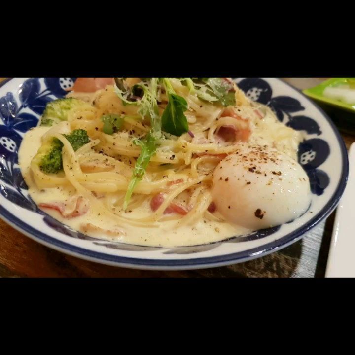 얏호 on Instagram: “작지만 알찬 스파게티 파스타 전문_봄키친 정발산점! . 저희가 시킨거는  까르보나라 + 새우로제파스타 + 자몽에이드 였어요~! . 한번 먹어보고 담에 양이 적으면  주문시 "곱배기" 라고 얘기해달라고 메뉴판에 적혀있는 여기 사장님의 센스와 정감 .…”
