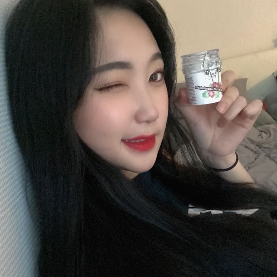  “🌸 까멜리아 클렌징밤 🌸공구 진행중 ❗️ ✔️ 동백꽃을 발효시켜 만든 천연유래 자연성분 98% ✔️ 파라벤 (방부제) 6종, 색조, 석유합성계면활성제, 프랄레이트 3종, 환경호르몬 등 각종 유해물질이 없어 아이들은 물론 온가족이 사용가능 ! ✔️…”