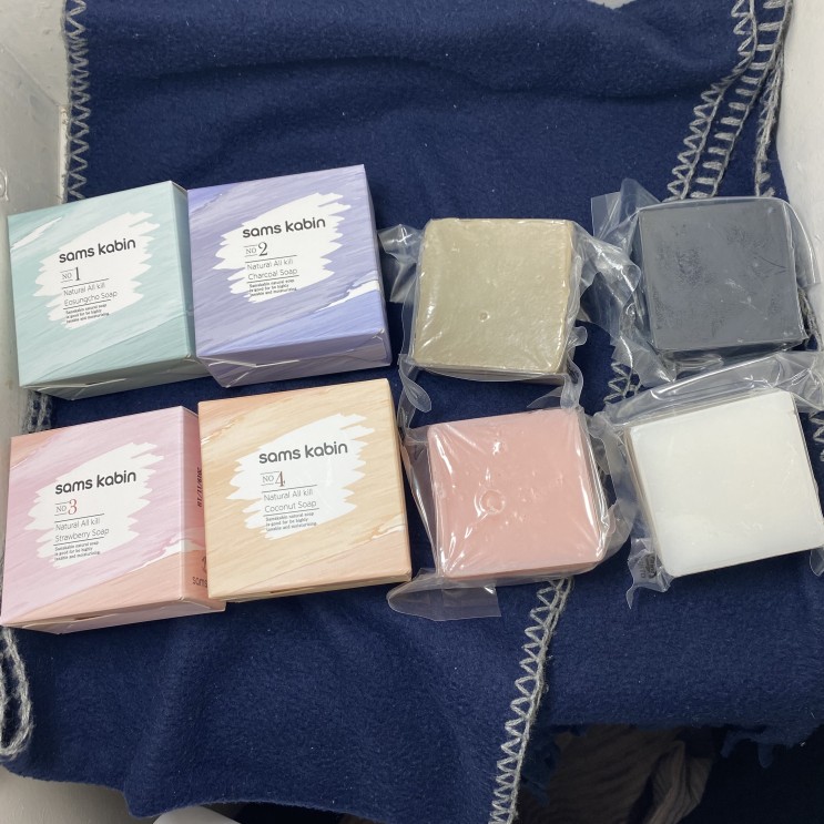 오늘도 깨끗하게 샘스캐빈 하세요! { 네이버쇼핑 천연수제비누 1위}  코코넛, 숯,딸기,어성초 4종 세트 비교