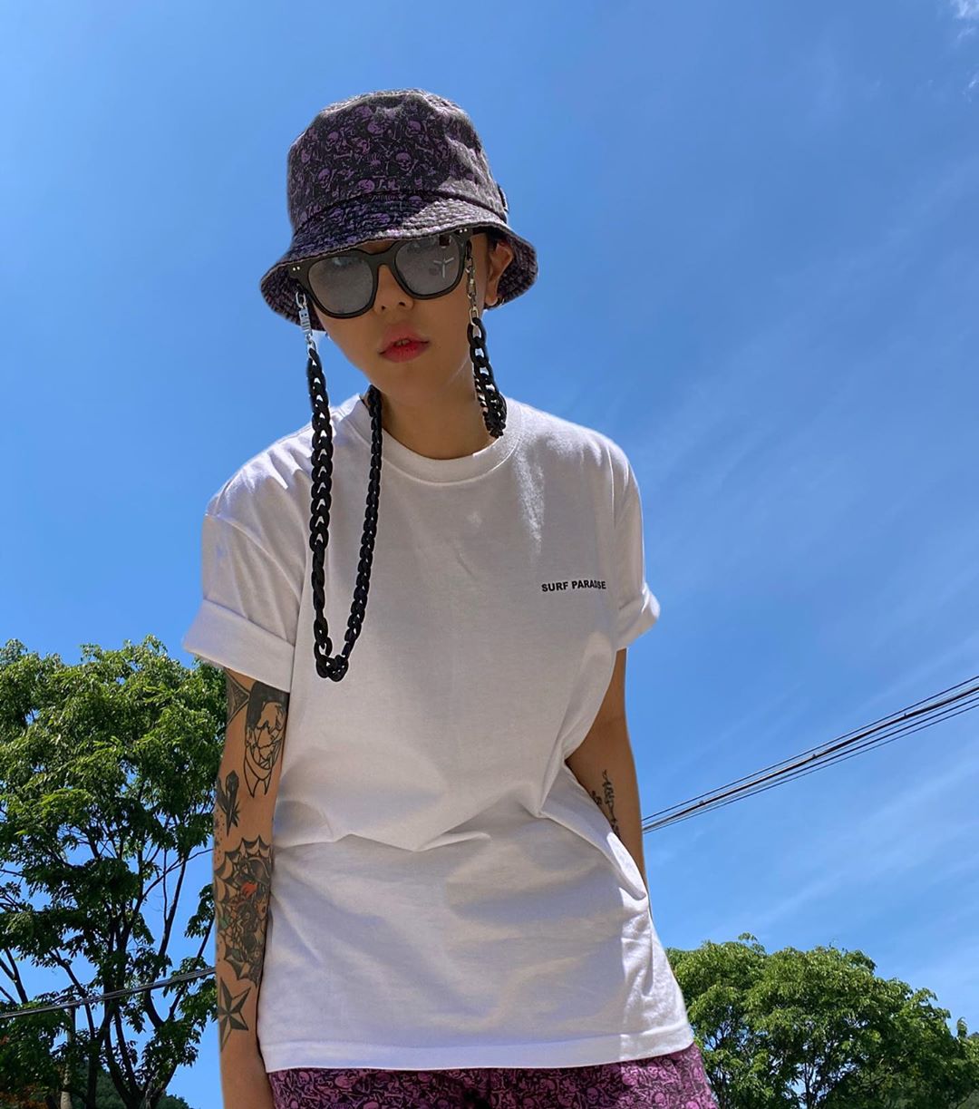  “여름 준비'_'
옥스타 반팔티로 여름 준비하기!
짱짱한 소재라 세탁기 막 돌려도 
변형없음! 목도 안늘어나서 개쥬아♡

#옥스타 #OKSTAR #반팔티”