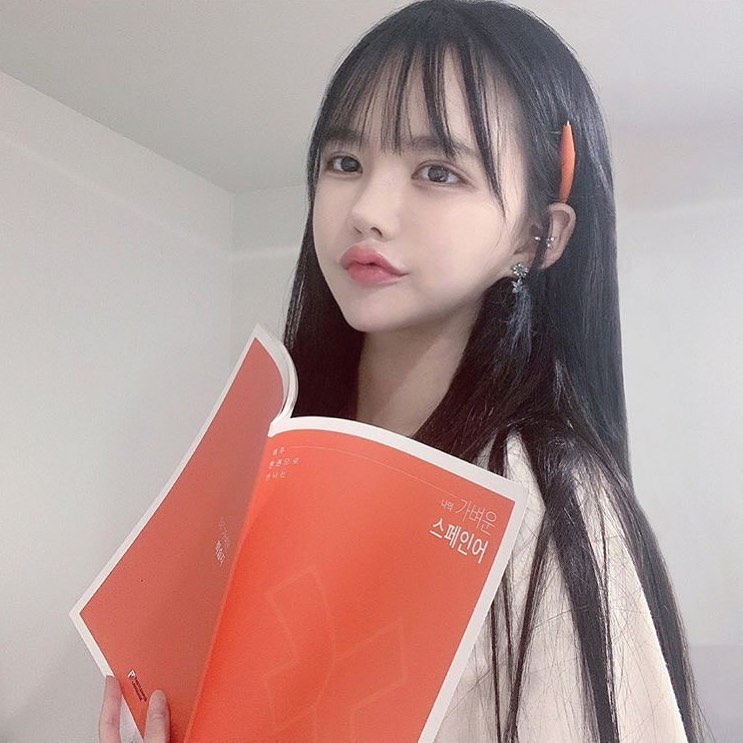 취미로 가볍게 배우기 좋은 #나의가벼운스페인어 ! 어렸을 때 구몬하기 싫어서 학교에 놓고온 척 했던게 떠오름,, 챕터별로 되어있어서 스스로 공부량을 계획할 수 있어서 좋아요. 이제 으른 됐으니까 밀리지 말아야지👍🏻 #스페인어학습지 #성인학습지 #ad