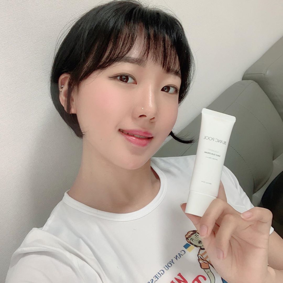  “이렇게 자연스럽게 톤업이 되면....🙏🏻
올여름 선크림은 너로 정햇따💕
(나눈야 화장품 다요트즁~~)
@blancpool_official .
#블랑풀#선크림#선크림추천#무기자차#백탁없는선크림#순한선크림#자외선차단제#카밍데일리선크림”