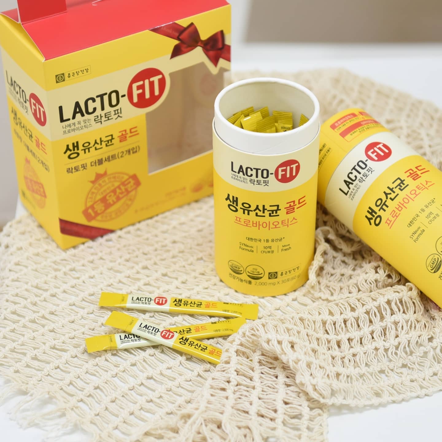 #AD "업체로부터 제품 및 소정의 원고료를 제공 받아 작성하였습니다."
.

온가족 모두 건강관리에 더더욱 힘쓰고 있는 요즘,
올리브영에서 오늘의 특가 혜택 받구
우리집 없어선 안될 "락토핏 생유산균 골드30포 더블기획" 구입했어요.
.
락토핏 다들 아시쥬~?
브랜드 인지도, 선호도, 시장점유율, 구매율까지 1위인
자타공인 #국민유산균 락토핏골드
.
제가 이번에 구입한 골드선물세트는
락토핏 생유산균 골드 30포 2개입으로 구성되어 있어요
5월 30일 오늘 단 하루, 올리브영 오늘의 특가로
정상가 21,800원에서 40% 할인된 13,000원에 만나볼 수 있답니다
.
포장도 이뻐서 선물용으로 아주 그냥 GOOD!!
제꺼 사면서 선물용으로 몇개 더 산건 안비밀♥
.
만약 올리브영 오늘의 특가를 놓쳤다면!?
올리브영에서 6월 4일까지 진행되는 락토핏 코어 세일을 놓치지 마세요 :)
.
특허 받은 <프롤린 공법>으로 만들어서
유산균이 중간에 파괴되지 않고 장까지 도달하는
락토핏 생유산균 코어! 도 할인하구요
.
락토핏 생유산균 골드 30포 더블기획 제품은
오늘의 특가가 아니더라도 세일 기간 동안 14,900원에 겟 할 수 있답니다
무려 30% 넘게 할인된다는 사실!!
.
올리브영에서 5월30일 단 하루! 진행되는 오늘의특가!!
놓치지 말기용 >ㅅ< 
#락토핏 #생유산균 #국민유산균 #락토핏코어 #락토핏생유산균코어 #올리브영 #올영세일, #올리브영과함께