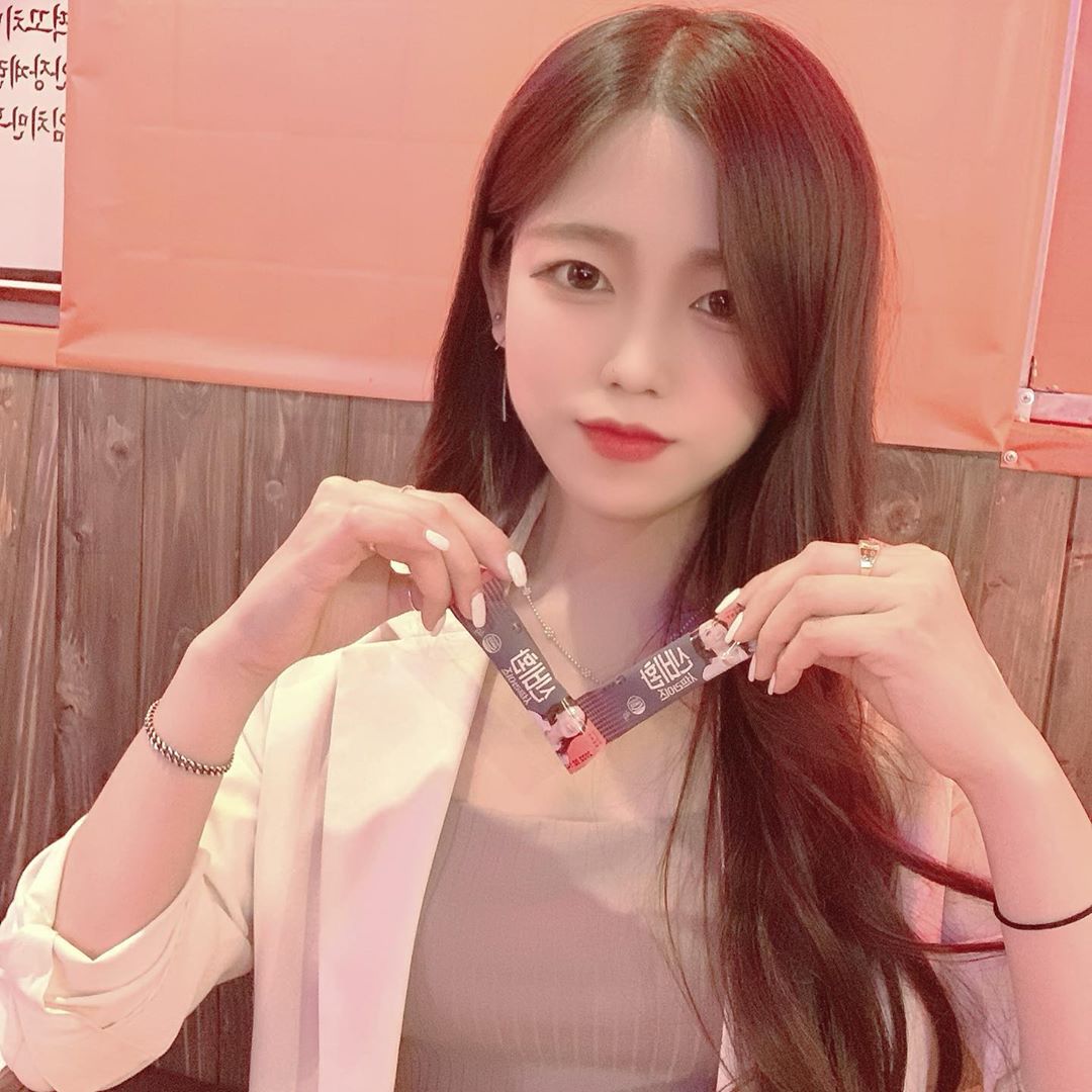  “이젠 숙취해소제없이 술먹기 무서운 나이,, 〰️ToT 술자리에 무조건 챙겨가기❕❕❕양이 많아서 하나 뜯음 전후에 반씩 나눠먹음 짱이지롱 . . . . #술자리필수템 #신비환서프라이즈 #신비환 #약국숙취해소제 #숙취해소제 #해장 #숙취 #리뷰쉐어…”