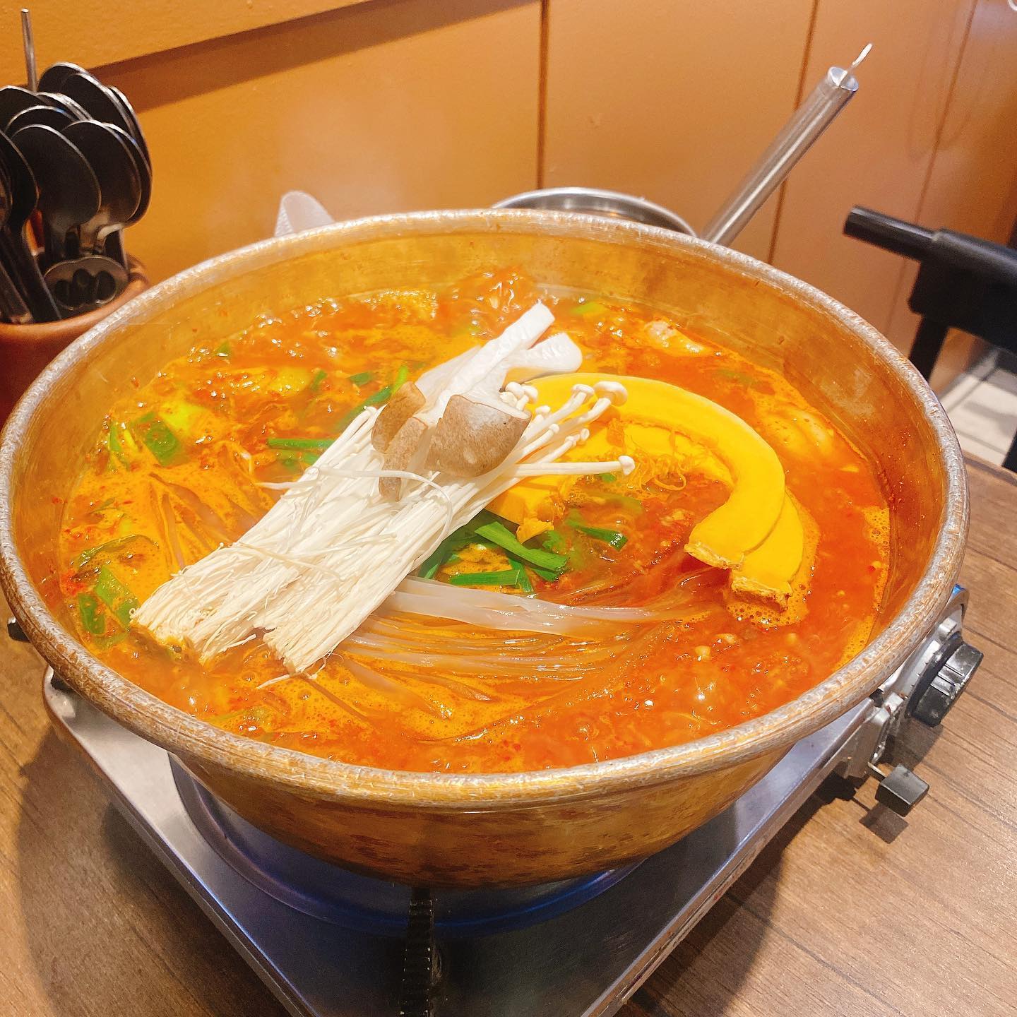 길동에 위치한 닭볶음탕
곱창까지 추가해서 곱도리탕을 먹었는데 둘이서 배부르게 먹을정도로 양도 많고 맛있었다
.
사장님이 너무 착하시고 맛도 좋고 맛있게 먹고 갑니당
.
.
.
#신유림닭볶음탕 #길동맛집 #길동역맛집 #길동닭볶음탕 #길동닭볶음탕맛집 #길동역닭볶음탕 #길동불족발 #길동사거리맛집 #길동회식 #길동배달 #AD
