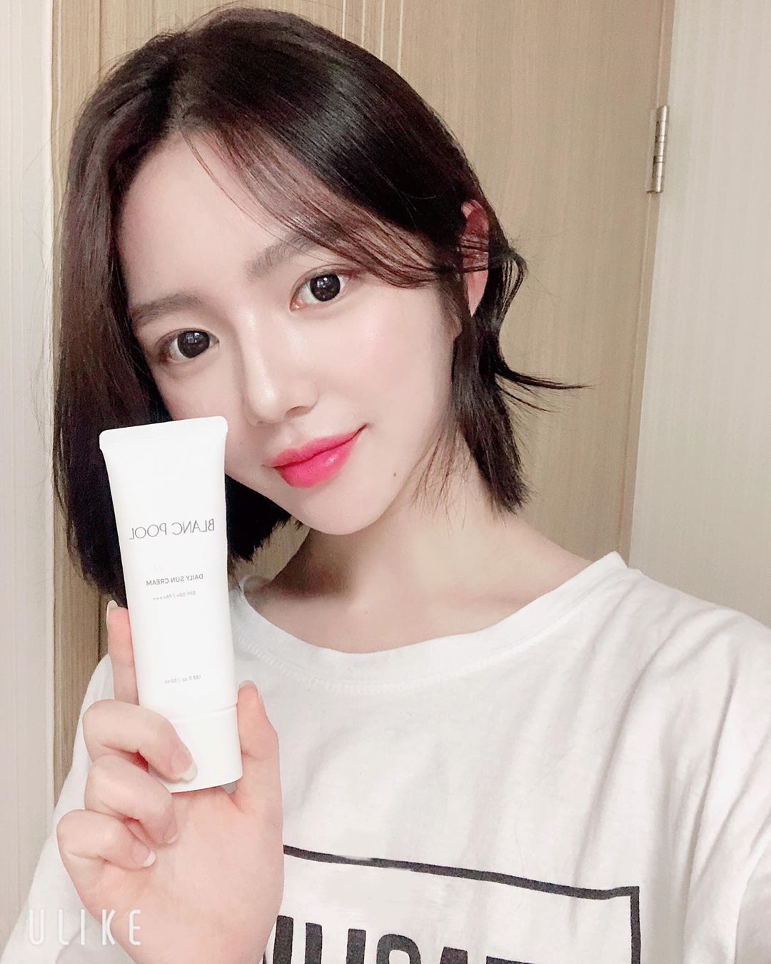  “(머리산발 이해좀 해듀세요><) 여름필수템 블랑풀 논나노 마일드 선크림🍀 피부에 밀착되면서 자연스러운 톤업되서 너무좋구 심한 민감성이라 선크림만 잘못발라도 뾰루지 올라오는데 이제품은 써도 뭐가 안올라와서 맘편히 쓸수있을거같아요☺️👍 . . . .…”