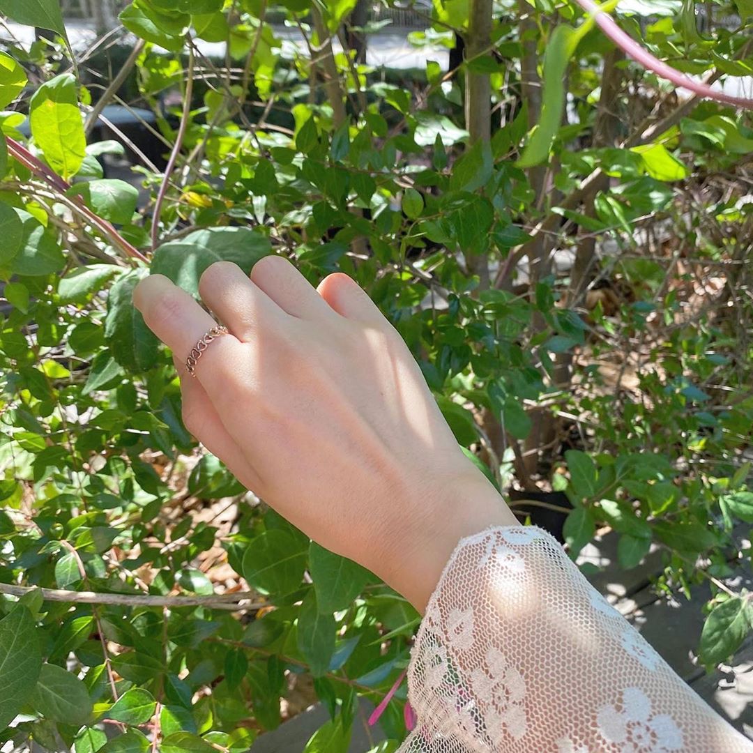 박영신🍑🍒🍰🥑🍋🍊🍫🍭 on Instagram: “알러지도 없고 변색도 없는 하트 반지💘 요즘 이것만 끼고 다녀ᄋ