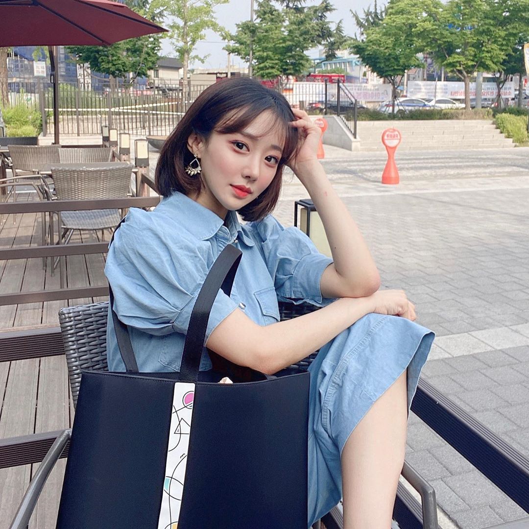이 은 on Instagram: “만나는 사람마다 가방 이뿌다고 어디꺼냐구 물어본당 👜 시즌한정판으ᄅ