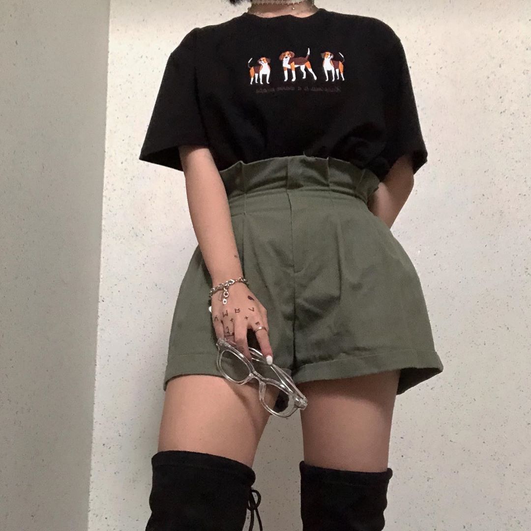 예 지 on Instagram: “어떻게 입는 게 젤 좋은가여? 저는 오버핏을 가장 좋아하기 때문에 평소엔 거의 두번째처럼 입고 다님 ㅎㅅㅎ . . 근데 이 옥스타 반팔티 넘나 조아요,, ✔️ 품질도