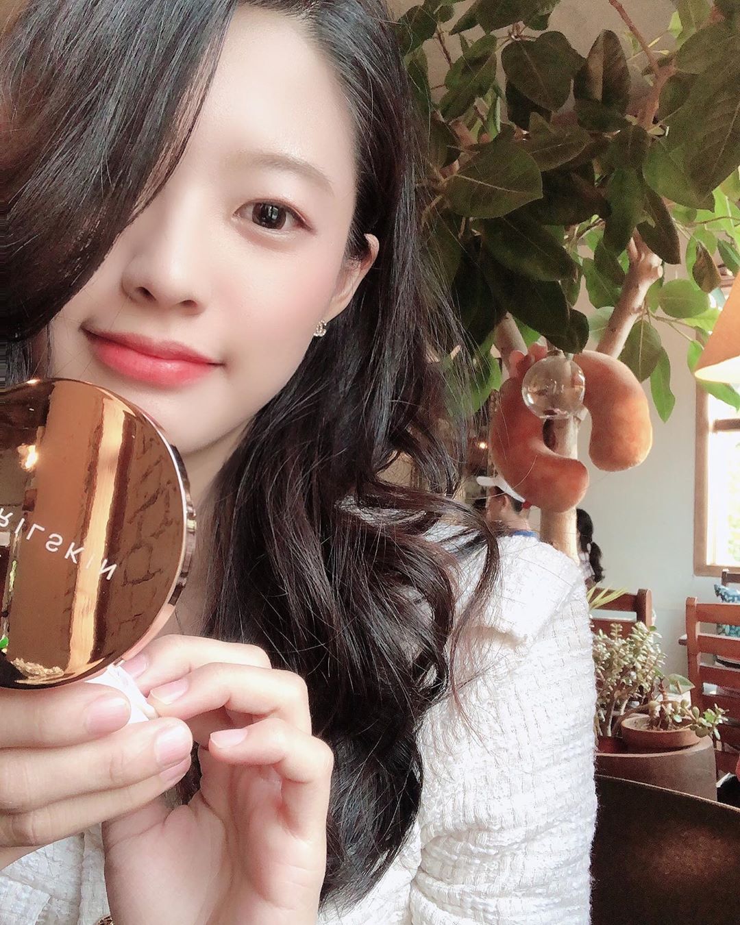Jonghee_종희 on Instagram: “에이프릴스킨 쿠션 한번도 안 써봤는데 , 써보니까 좋으당 ㅎㅎ!! 오늘 너무ᄃ
