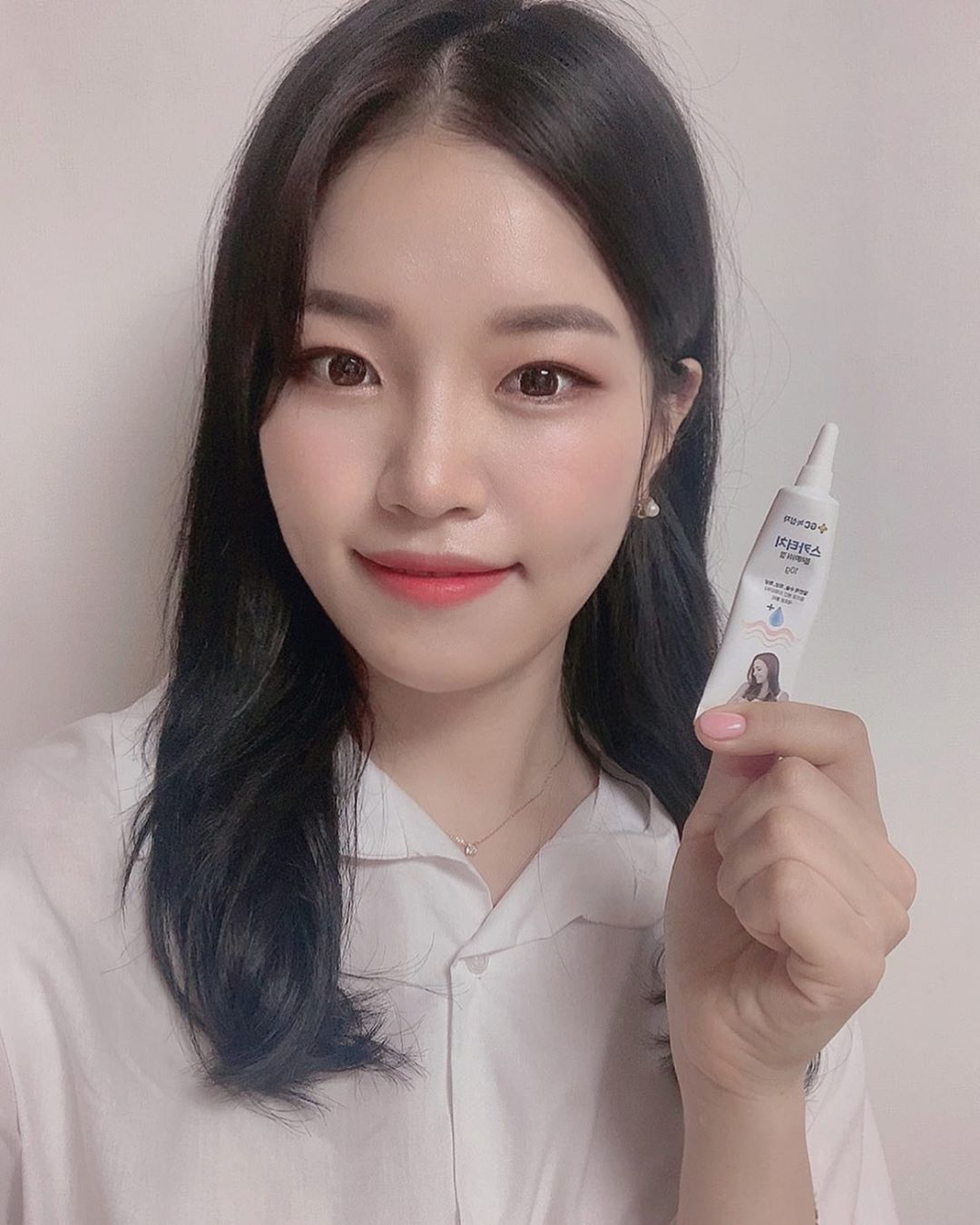 예나 on Instagram: “흉터 생기는 거 싫어하는데 바르고 건조 후 방수되어 선크림 및 화장 할 ᄉ