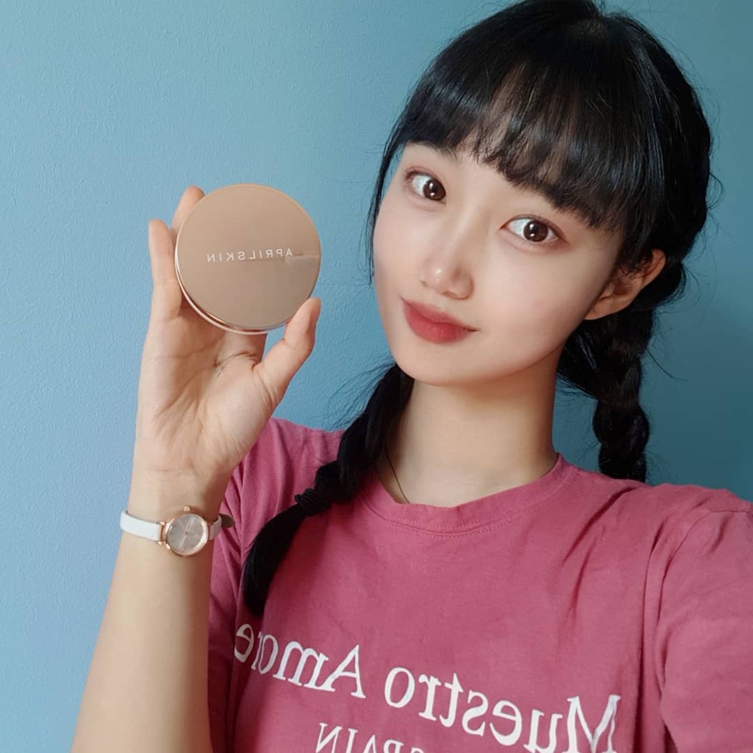 권나영 on Instagram: “미안하다 이거 보여주려고 어그로끌었다.. 에이프릴 픽싱 어쩌구 커버력 ㄹㅇ실화냐? 진짜 쿠션계최강자의 진면모다..그 찐따같던 내 피부가 맞나? 진짜 픽싱쿠션는 전