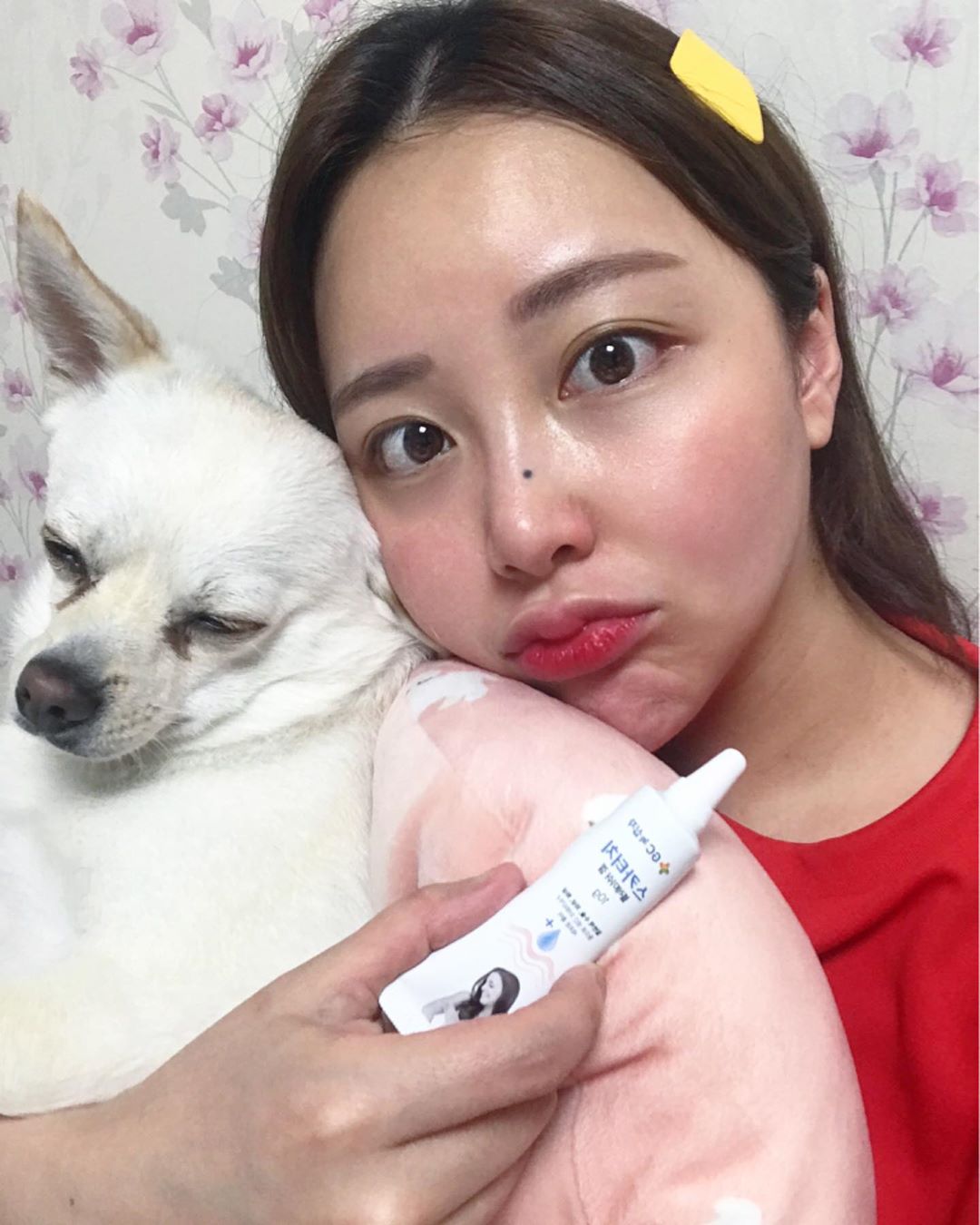 이제리 (28) on Instagram: “강아지 알러지가 있는 나를 위해 흉터 연고 겟또❣️ 제품 자세히 요청하는 분이 계셔서 한번 더