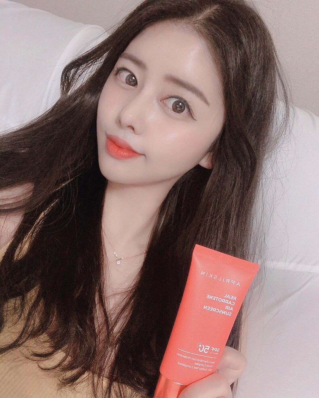 박은지💋(율아맘) on Instagram: “⠀ 에이프릴스킨에서 새로 선크림을 출시했어요 :) ⠀ ✔️저자극 테스트를 완료한 100% 순한 무기자차 선크림이예요 ✔️워터리 포뮬