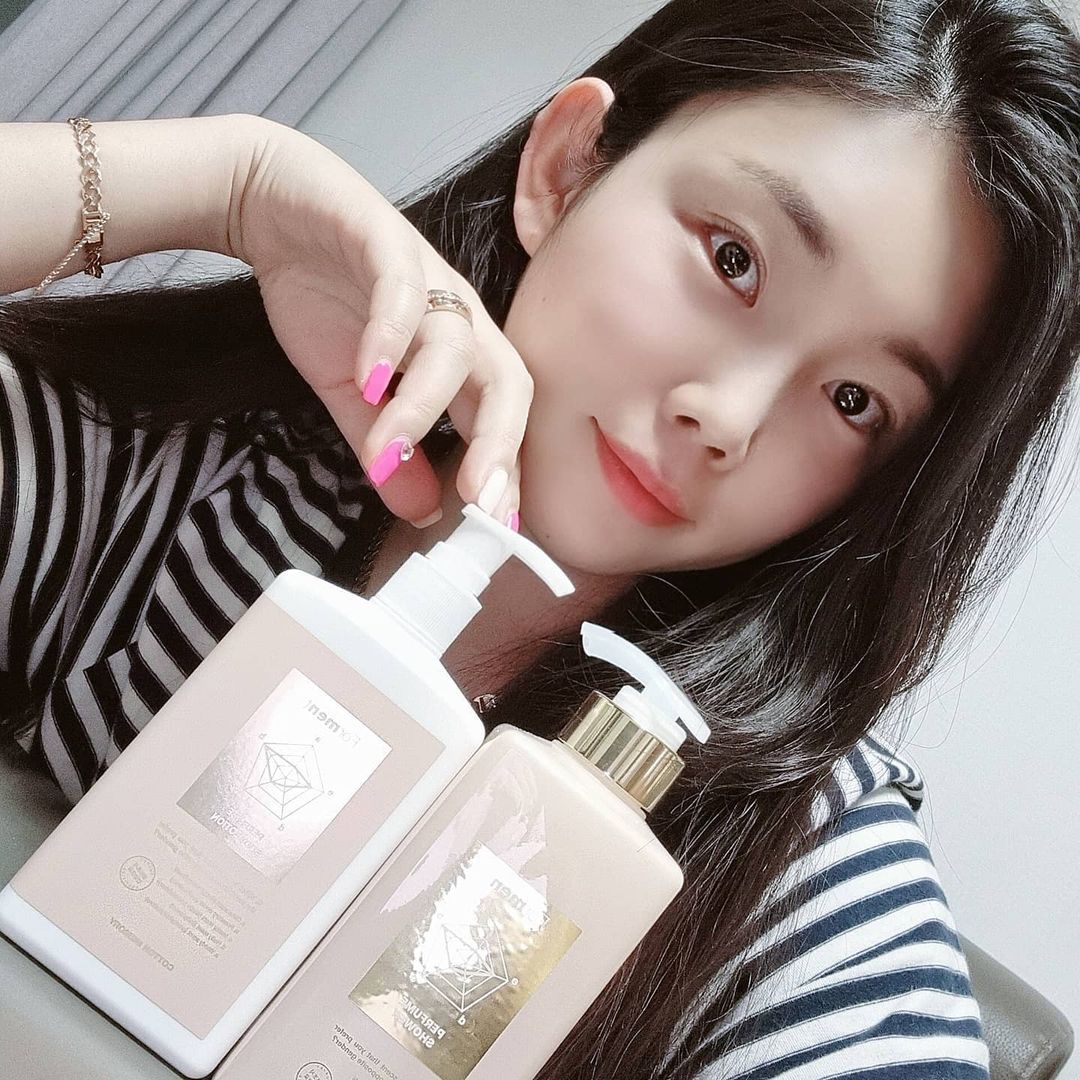  “#협찬 내최애 포맨트에서 드디어 여자여자한 향이 나왔다♥♥너무 쥬아 ㅜㅜ 남편향수랑 바디제품은 포맨트로 도배 중이라 항상 쓰면서도 진짜 향 너무 잘 만드는 곳이다 여자꺼도 나왔음 좋겠다 생각했거든요~ 근데 아니나 다를까 향진짜 미쳤음 ㅜㅜ 포맨트…”