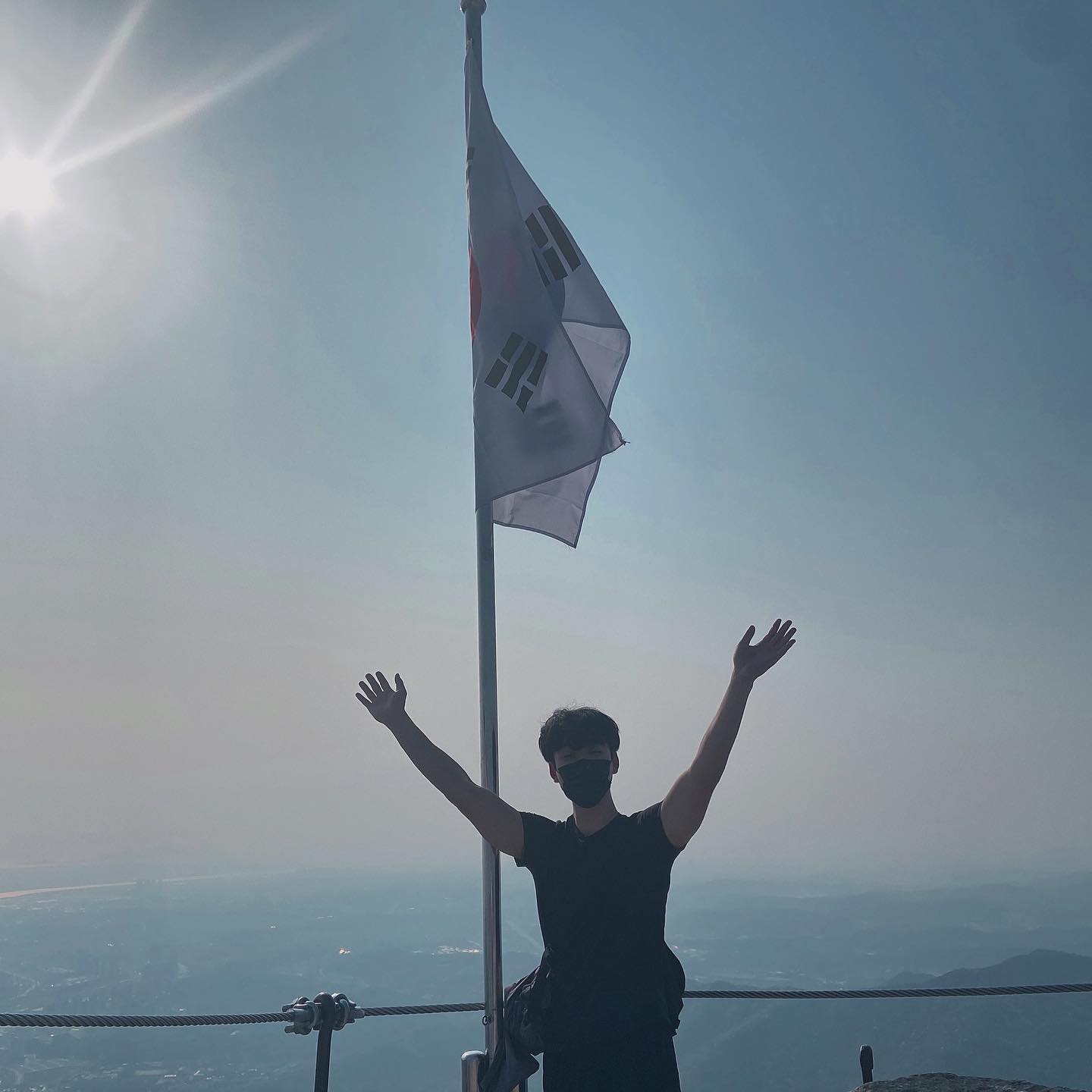 2021.04.10 북한산 CLEAR👊
끝날 것 같지만 끝이 보이지 않던 정상
결국에는 보았던 정상⛰
.
.
.
.
.
#일상 #일상스타그램 #daily #99 #23 #커플 #커플스타그램 #커플룩 #연인 #연인스타그램 #산 #산스타그램 #산데이트 #등산 #등산스타그램 #등산데이트 #등산복 #등산복패션 #커플등산화 #북한산 #북한산데이트 #백운대 #북한산백운대정상 #해발836m #산정상 #뷰맛집 #등린이 #등린이커플 #hiking #열정열정열정🔥