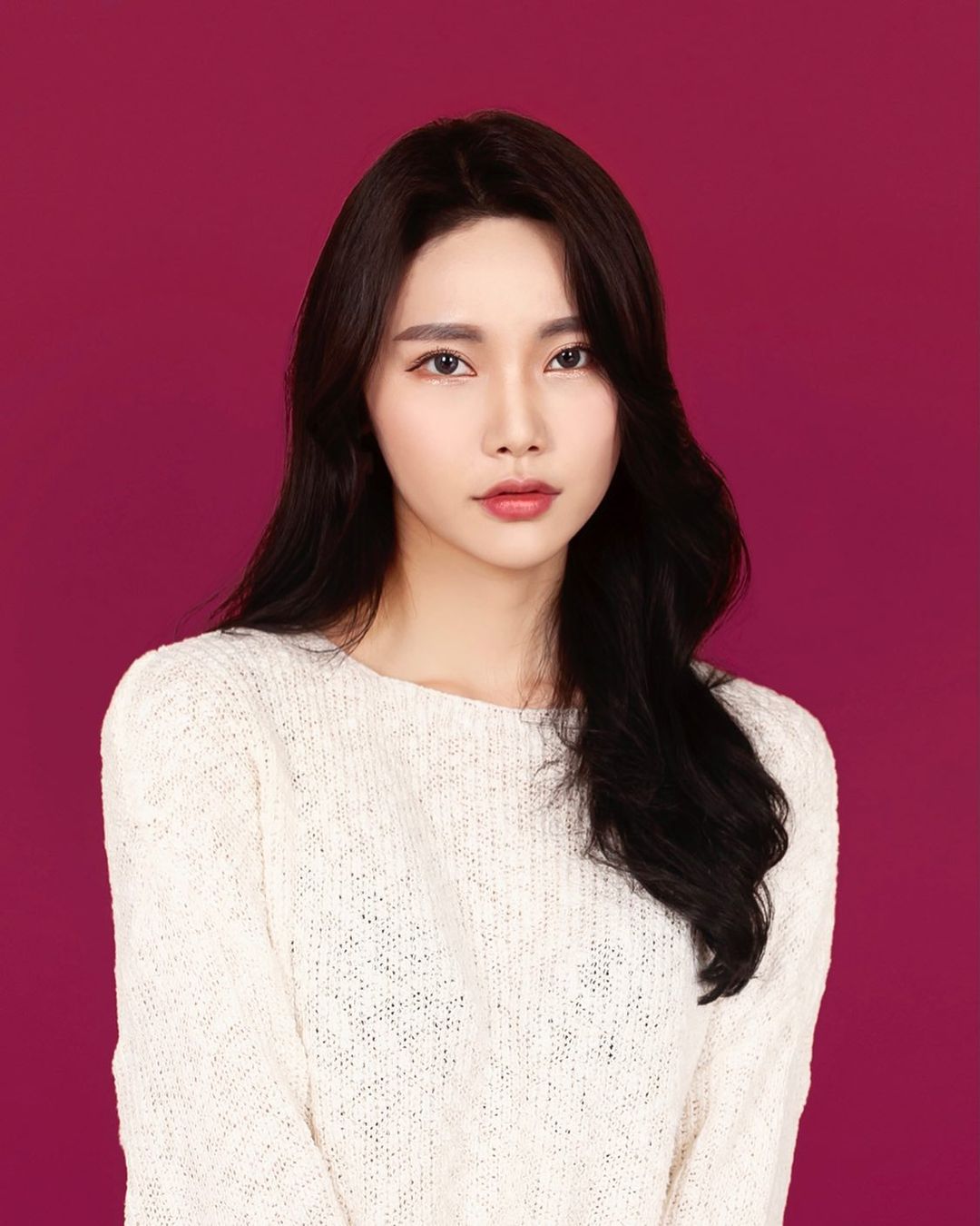  “처음 찍어보는 컬러 증명사진 ✨ 이미지에 맞는 컬러 셀렉도 해쥬시고 인위적이지 않고, 자연스러워서 맘에 듦 😉 #잠실사진관 #송파사진관 #잠실증명사진 #송파증명사진 #포토위크 #송리단길사진관 #송파구사진관 #방이동사진관 #증명사진 #증사…”