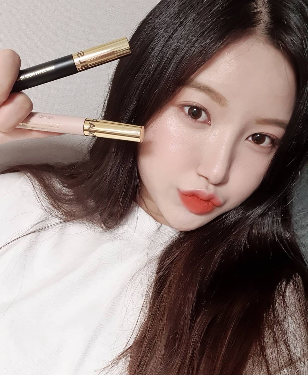  “#광고 인생 마스카라 찾아땨,,⭐ - 화장만하면 금방 기름지는 피부에 마스카라 번지고 무너지기란 저에게 굉장히 쉬워요😞 아무리 좋다하는 마스카라들 써봤지만 무쓸모🙅‍♀️ - 드디어 물과 기름에도 강하고 무너짐 없는 탄탄한 고정력의 마스카라를 찾았지…”