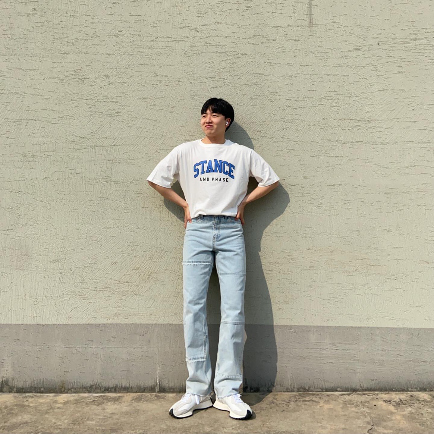 #협찬
urbanstoff 에서 보내준 깔끔한 반팔티입니다😄
짱짱하고 시원한 색감의 프린팅이 여름에 입기 정말 좋을 것 같네요👍
.
비가 오기 전 찍어두길 잘했네요. 빗길 조심하세용☔️