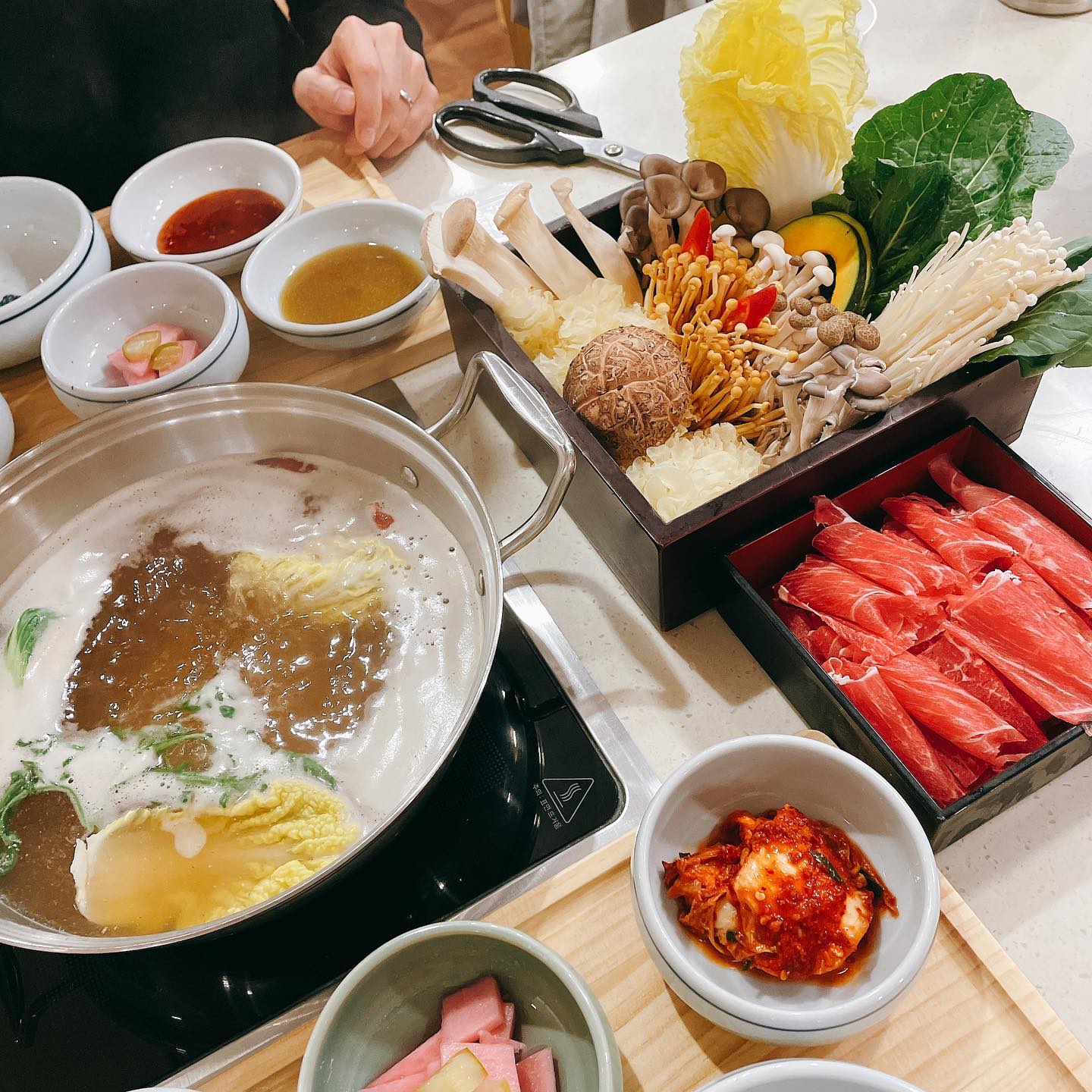 버섯샤브샤브랑 #배추만두 존맛탱인 #미면정 양재샤브샤브칼국수맛집으로 명하노라🙆🏻‍♀️