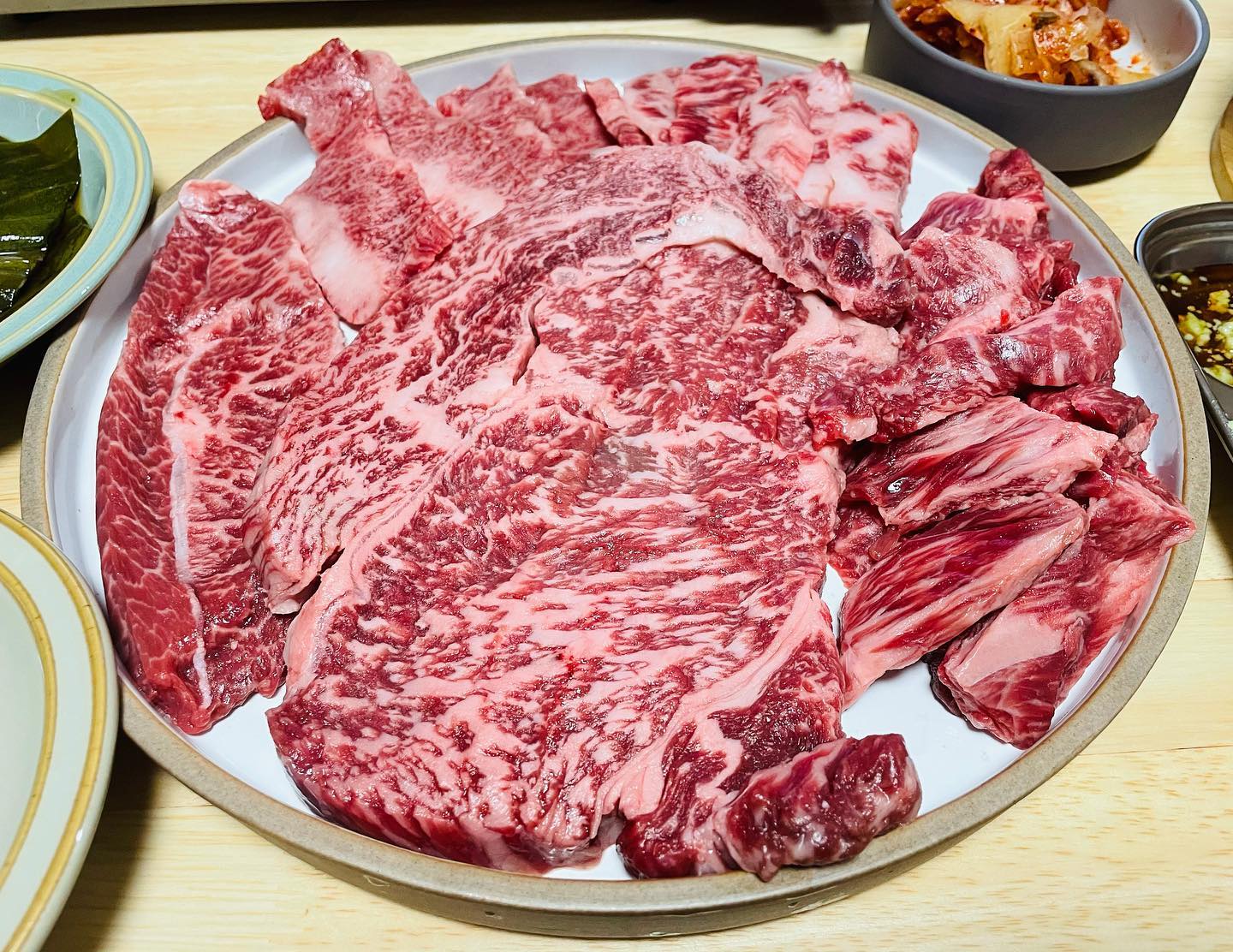 🧡

내돈내산
카우스토리 한우특수모둠❤️
투뿔중에도 구등급👍

맛있는 소금에 찍어먹으려고 산
사비니 #트러플소금 😆

다홍포차에 열린 소고기오마카세 한점한점 구워서 먹기🌟

비록 나의 구이바다가 갑자기 저세상으로 가셔서 후라이팬에 구웠지만 말이필요없따🍶

✔️2번째 동영상 소리 주의하세요!! 배고파질수있음🧡