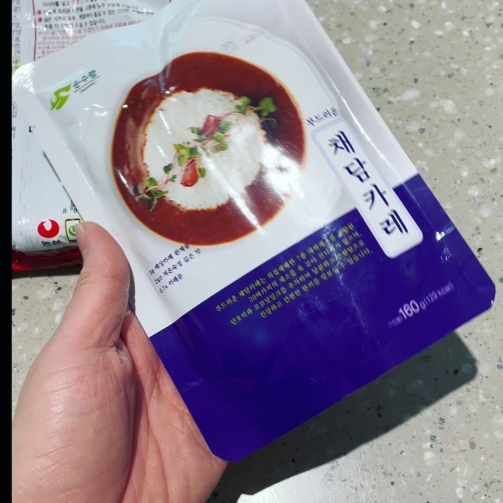 sunsuram 에서 새롭게 출시된 부드러운 채담카레로 만드는 #카레라면

매월 넷째주 수요일 크레이지 세일로 정상가에 40%할인된 23,040원에 득템할 수 있대요!

새싹푸드 전문 기업이 만든 새싹 7종을 포함한 30가지 채소를 담은 건강한 맛의 카레랍니다!

#협찬 #순수람 #부드러운채담카레 #3분카레 #간편요리 #간편식 #부드러운 #프리미엄카레