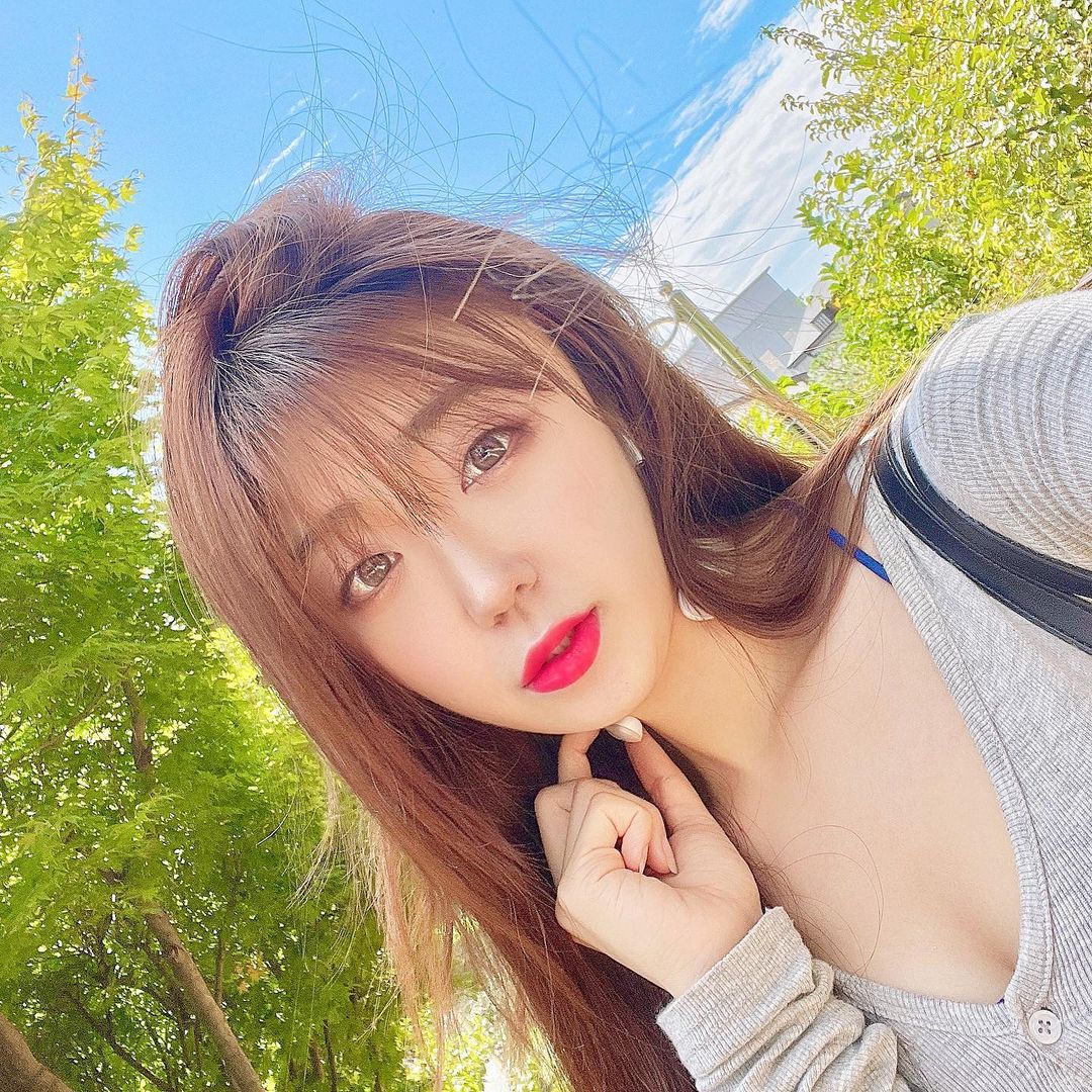 ˢᴼᴼ ᴮᴵᴺ on Instagram: “#광고 월요티이잉☁️🌿 월욜은 오후 출근이라 아침에 헬스장 들러서 운동으로 시작하는 하루💪🏻 근데 운동 끝나고 스트레칭이 운동만큼 중요하단 사실 아시