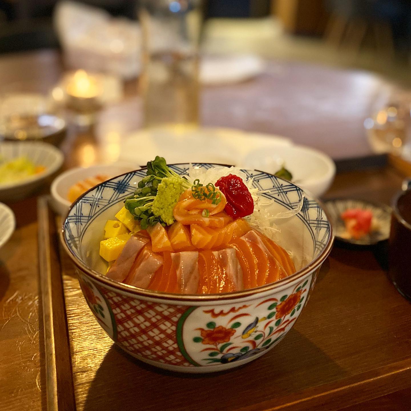 #죽동맛집 #도우모 
연여덮밥이랑 가츠산도🧡
.
.
어둡지만 고급진 분위기 그리고 처음먹어본 가츠산도가 기억에 남는다. 묵직한 고기와 촉촉한 빵. 은근 잘어울린다..! 
연어덮밥은 무난하게 맛있었다. 
특별하고싶은날 가면 좋을것같다.
다음엔 스키야끼 먹어볼거다🙉
.
.
#대전죽동  #죽동도우모 #대전맛집 #연어덮밥 #카츠산도 #연어 #죽동데이트 #대전데이트